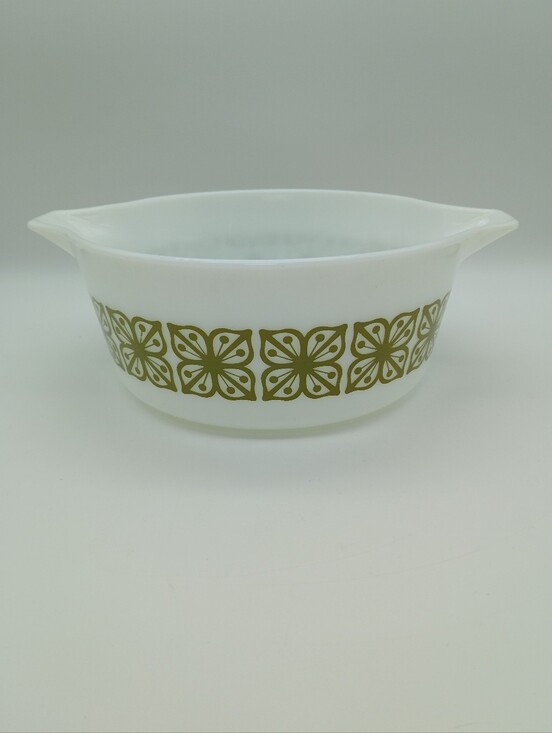Pyrex Other - Pyrex 2 ½ Quart Cinderella Casserole Dish 475-B